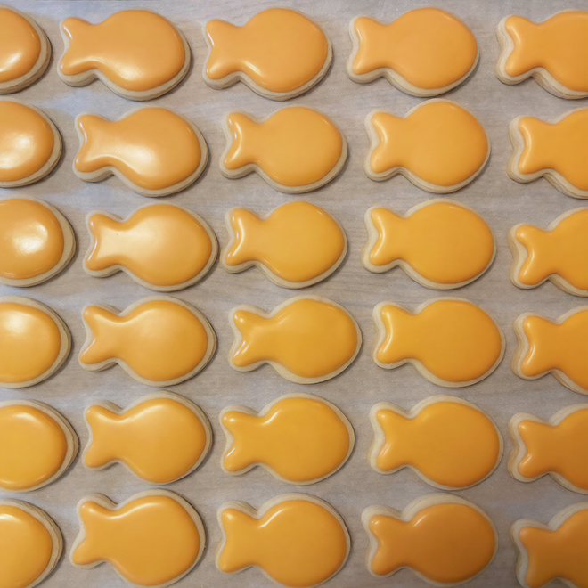 Aazon.co: Stainless Steels Goldfish Cracker Cutter, 25 Cavity Fish...